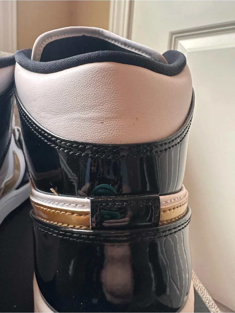 Jordan Air Jordan 1 Mid SE Black with Metallic Gold 13M